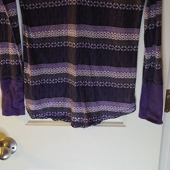 Purple v-neck top see through - Picture 3 of 4